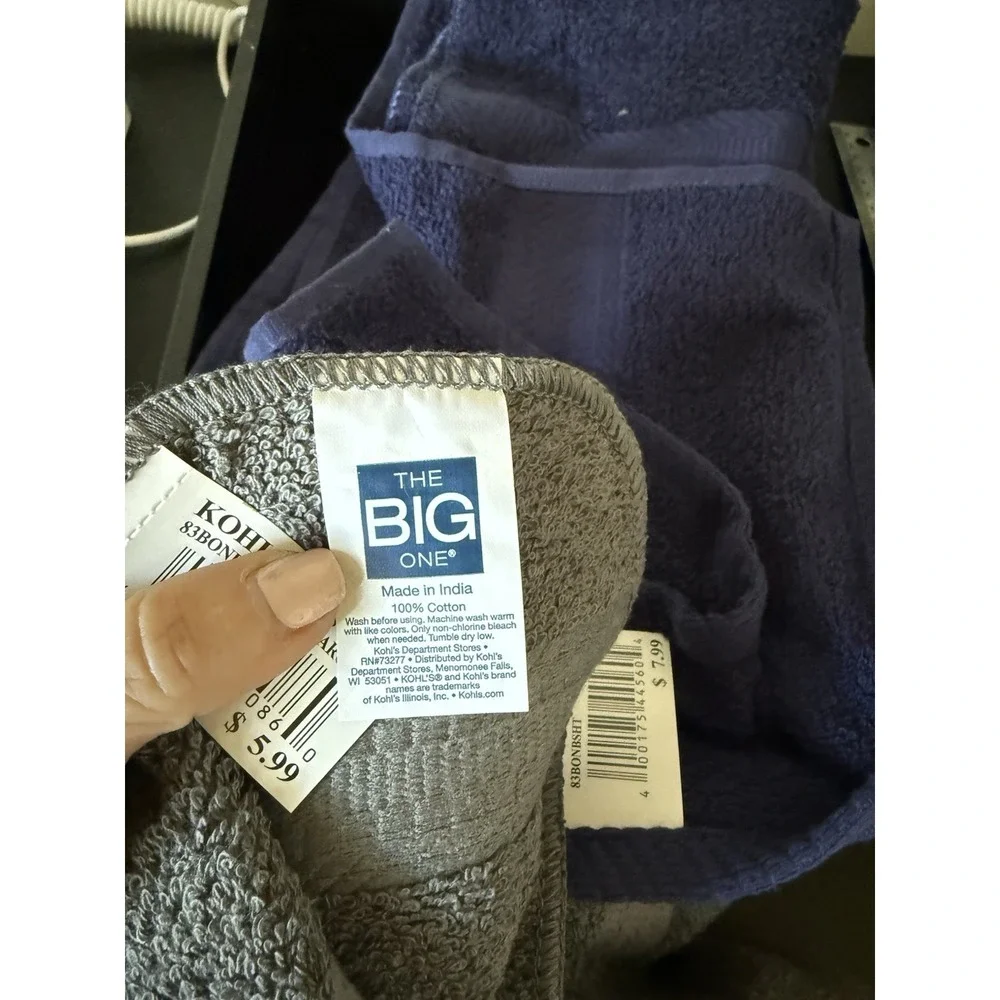 Brand New Two Hand Towels, Two Washcloths ‎ Msrp $28 3878